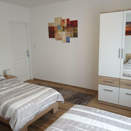 Apartman Majetic Otocac Ngoại thất bức ảnh