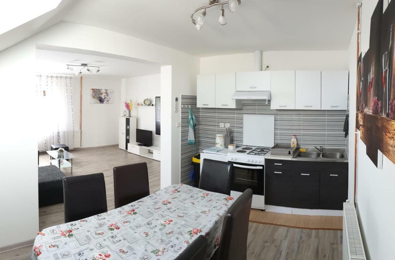 Apartman Majetic Otocac Ngoại thất bức ảnh