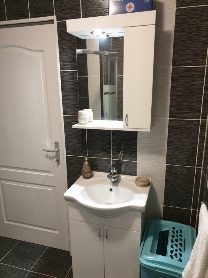 Apartman Majetic Otocac Ngoại thất bức ảnh