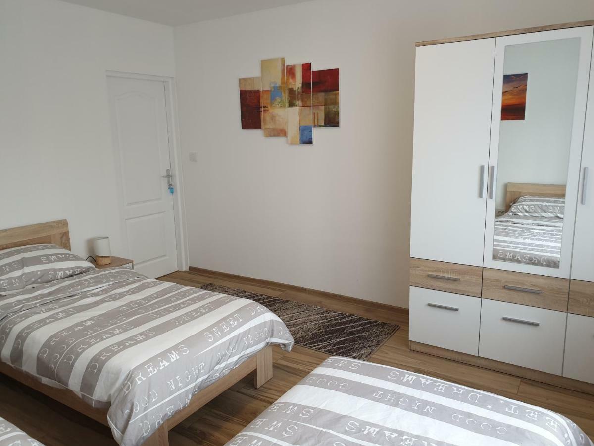 Apartman Majetic Otocac Ngoại thất bức ảnh