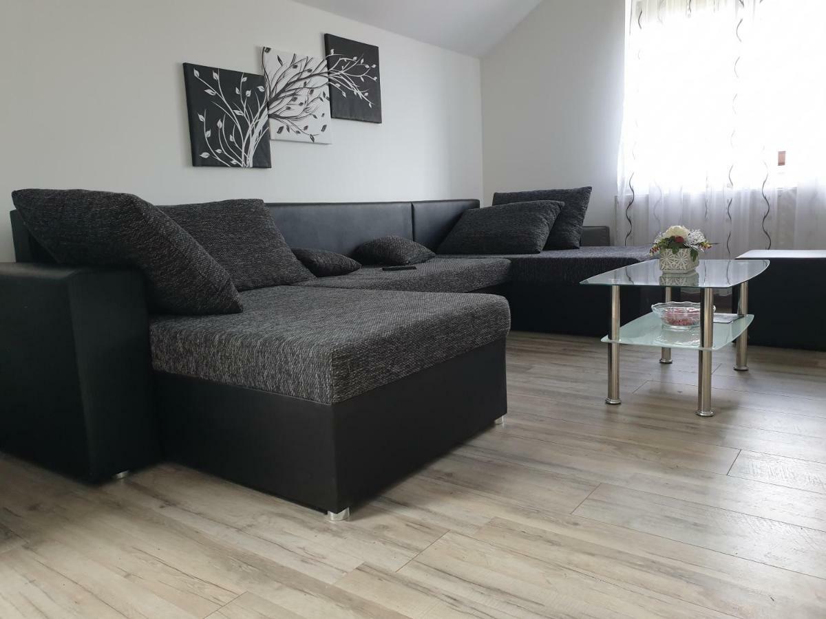 Apartman Majetic Otocac Ngoại thất bức ảnh