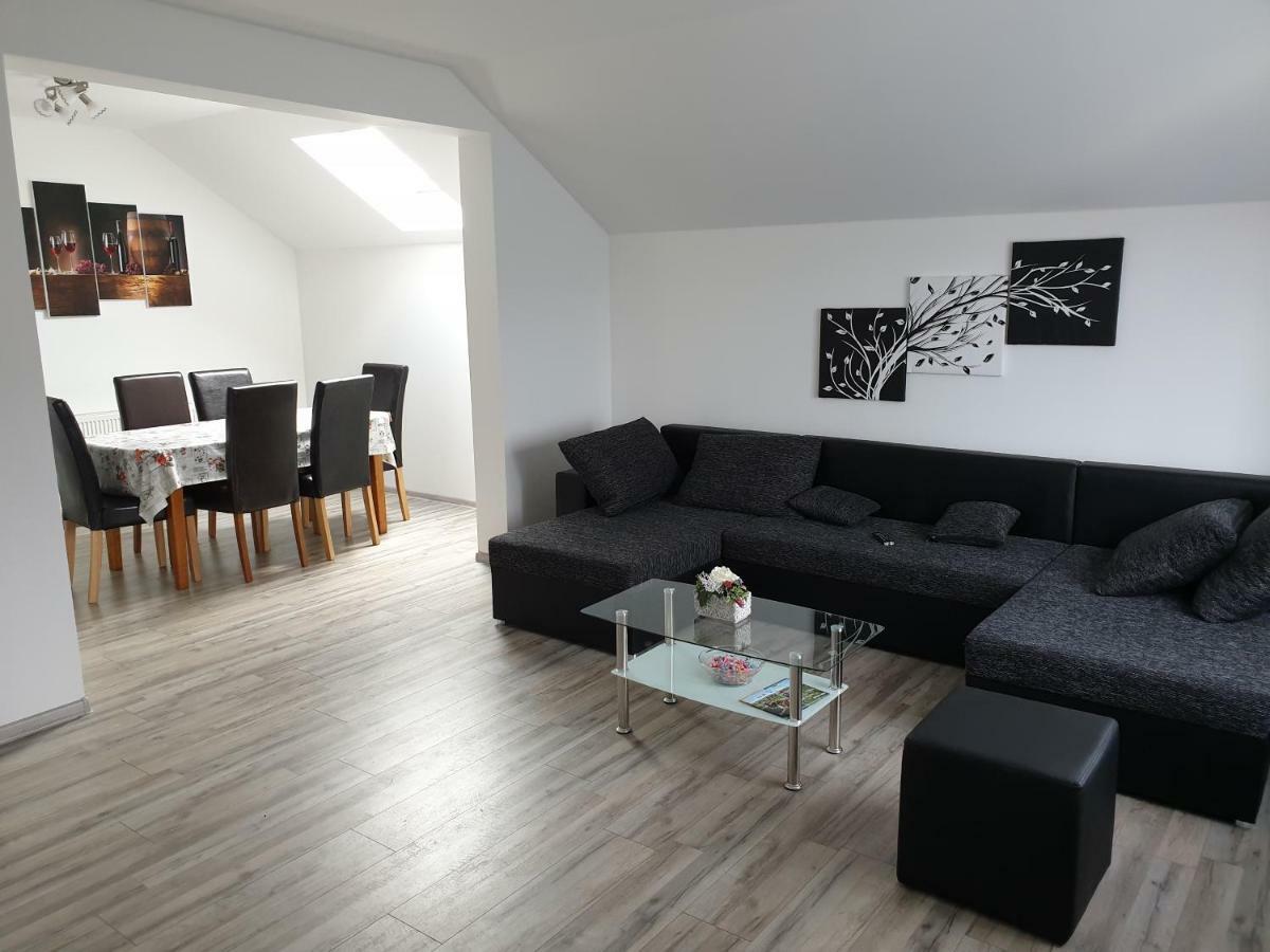 Apartman Majetic Otocac Ngoại thất bức ảnh