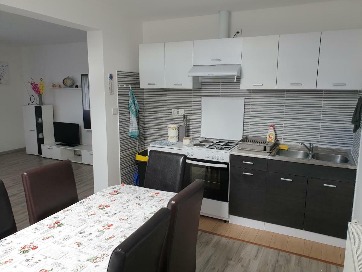 Apartman Majetic Otocac Ngoại thất bức ảnh
